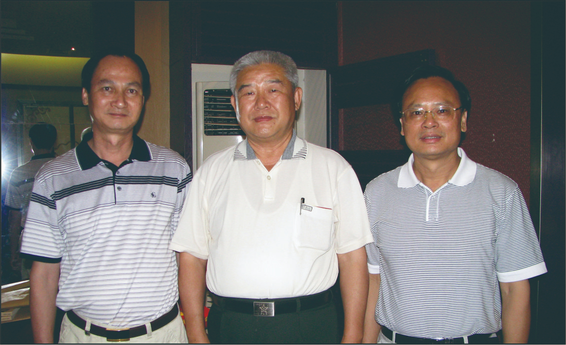 廣西區(qū)發(fā)改委領(lǐng)導(dǎo)陪同中國人民解放軍總參謀部政治部主任賈雪陽軍（照片中）到公司實地考察，并給予“好安節(jié)電器”高度評價